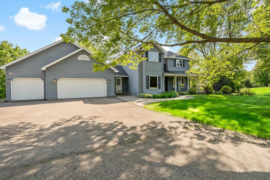 5655 Starview Lane, Prior Lake, MN 55372, Presented by Nicole Jelle